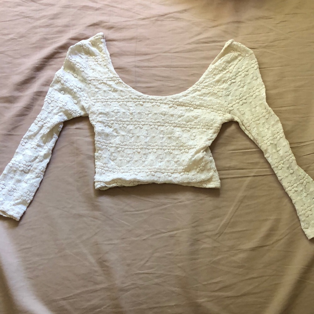 Scoop neck long sleeve crop top